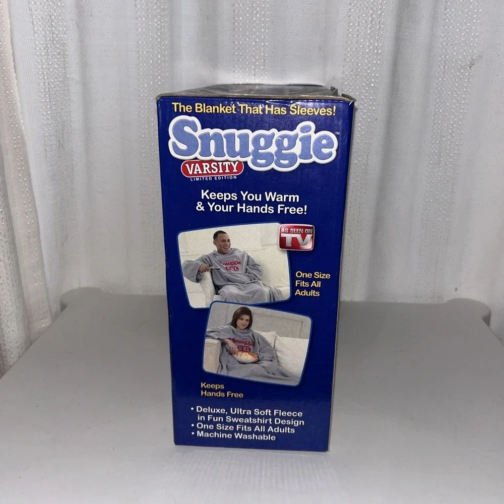 NIB Adult Ultra Soft Fleece GRAY VARSITY SNUGGIE POCKETS   One Size Fits All